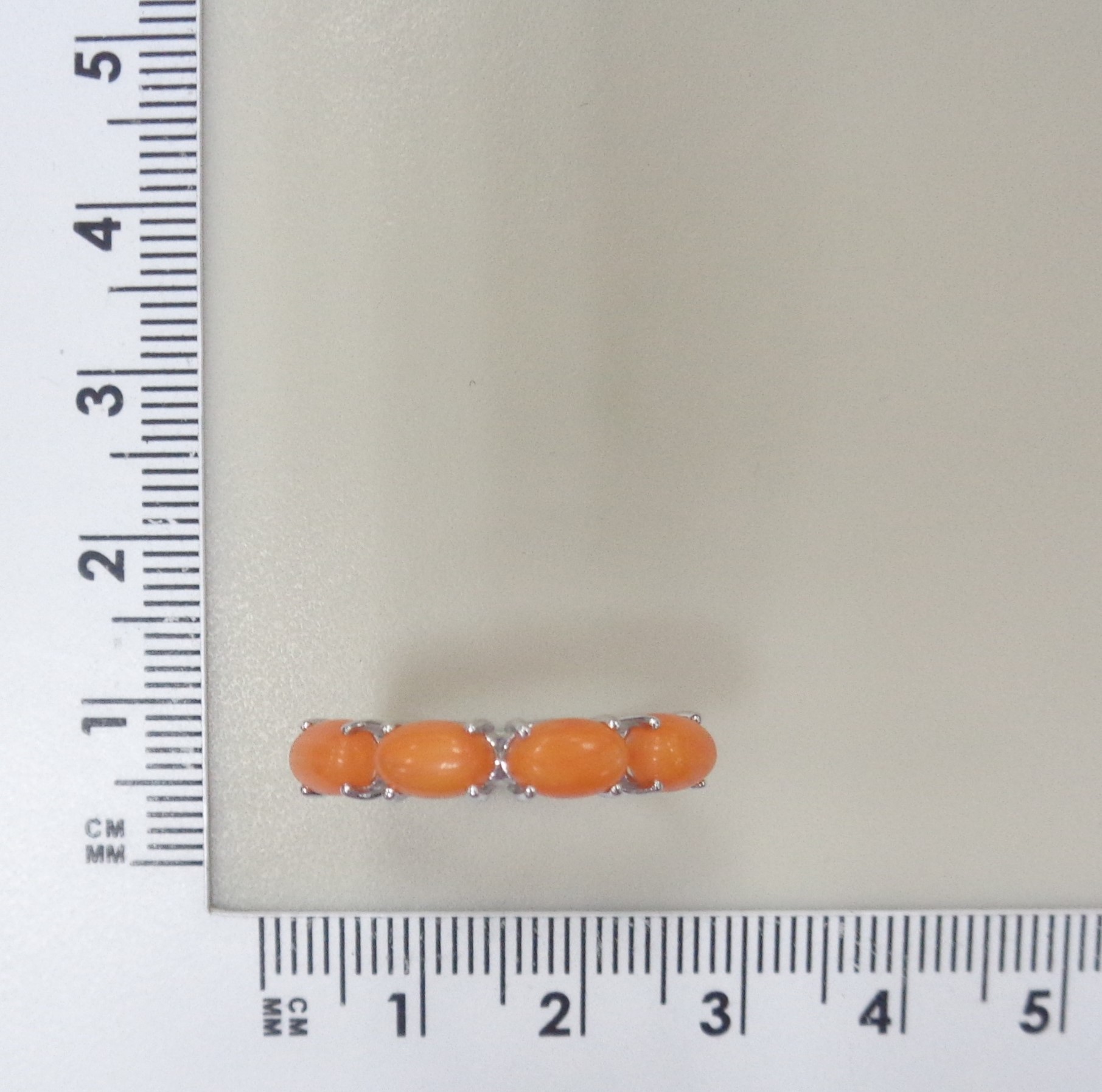 Серебряное кольцо с кораллами